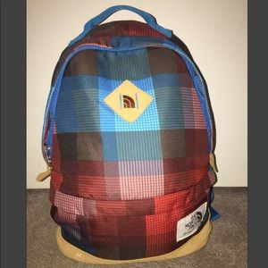 LIKE NEW North face backpack